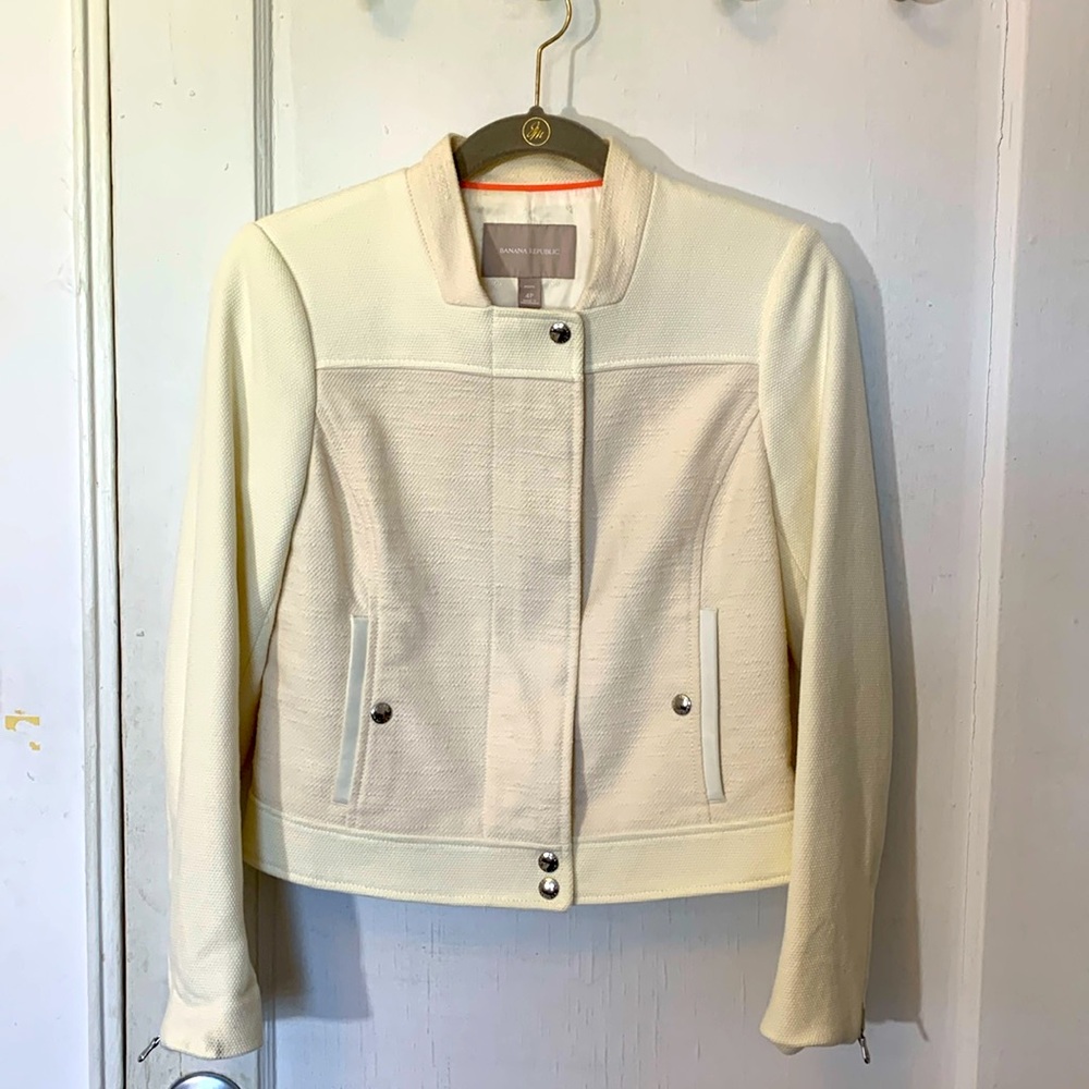 Banana Republic Cream color jacket, silver zipper, zipper sleeve
